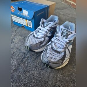Brooks Adrenaline GTS 10 White, Gray, Blue Sneakers  Size 6.5 D